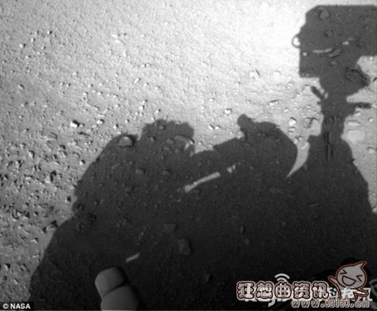 NASA照片惊人发现：火星上有人在修理好奇号