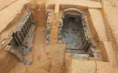 水库泄洪后露出30座古墓，古墓的特点是什么