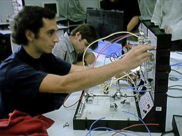 美女机器人身穿性感礼服图，揭秘机器人的发展史