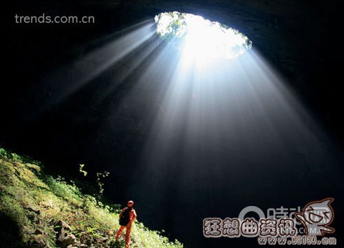 中国发现世界最大天坑群，天坑是怎么形成的