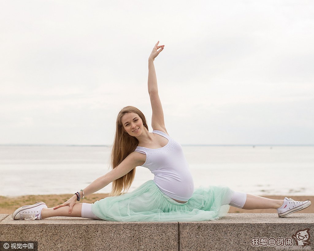 俄女子挺孕肚练瑜伽图，孕妇锻炼的最佳时间是什么时候