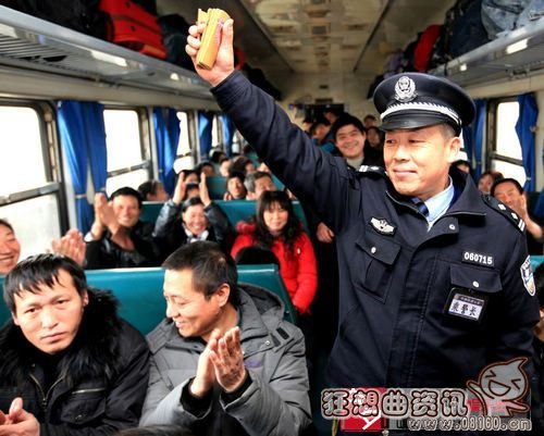 女乘警捆男小偷现场图片，乘警是不是警察