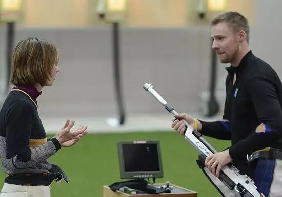 还记得奥运史上最强倒霉蛋，连续三届最后一枪失利的埃蒙斯吗？&nbsp;里约，他又来了……