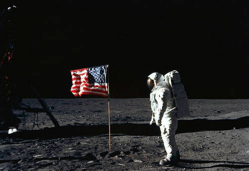 登月宇航员差点死在月球，美国总共登月了几次？