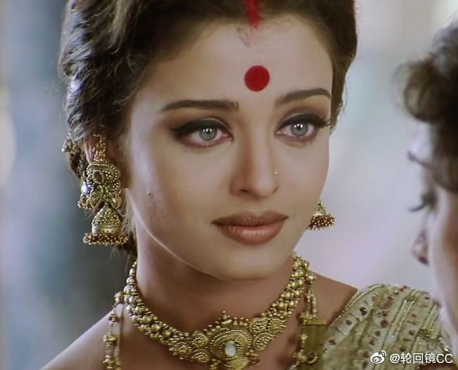 艾西瓦娅雷是印度第一美女吗她的眼睛是绿色还是蓝色
